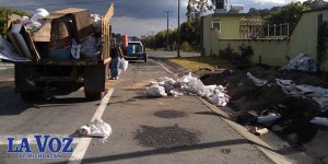 Continúa desarme de civiles en Michoacán; aún hay 5 retenes: Jara