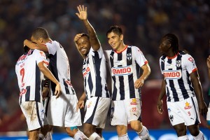 Rayados, golear para sobrevivir
