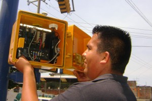 Avanza reprogramación de semáforos