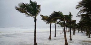 Suspenden clases en Lázaro Cárdenas por huracán “Carlos”