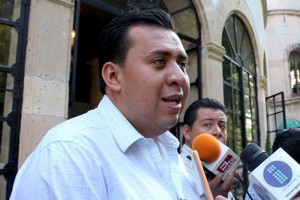 Edil de Sahuayo se ampara ante orden de aprehensión