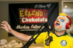 Programa de radio en LA muestra vida amorosa de migrantes