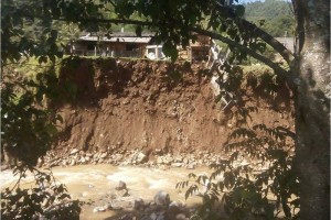 Continúan afectaciones por lluvias en Angangueo