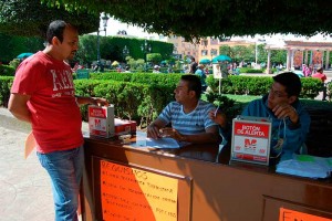 Entregan botones de emergencia en Zitácuaro