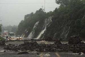 Deslave en carretera de Uruapan se pudo evitar: PC