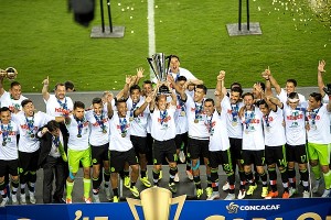 Festejó el Tri título y premios