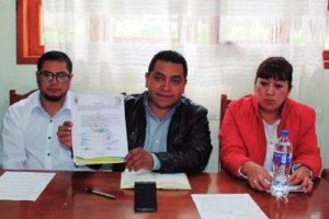 Prado pide a comuneros diálogo para dejar bloqueos