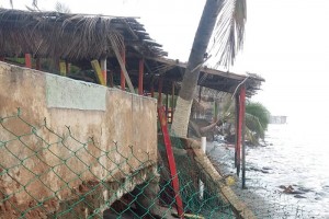 Siguen efectos de Patricia causando daños en enramadas