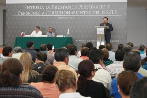 Dan préstamos a derechohabientes del ISSSTE