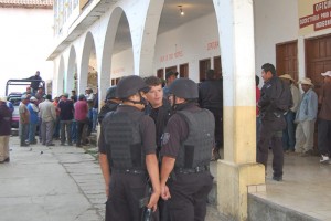 Blindarán Nahuatzen; funcionarios son liberados