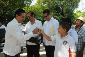 Se arreglarán 5 mil escuelas en Michoacán: Silvano