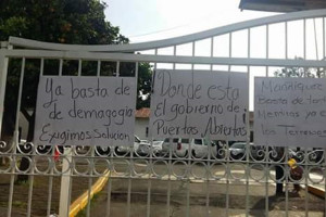 Manifestantes exigen continuidad al programa de vivienda