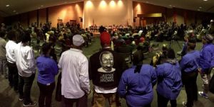 Ferguson pide cambios en plan de reformas, atrae críticas