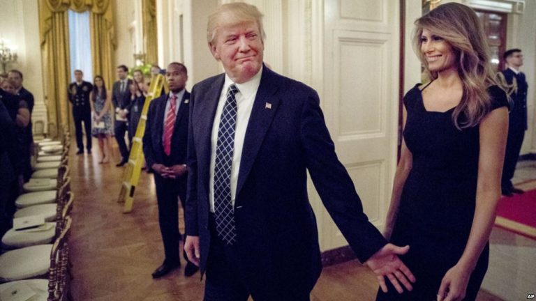 Trump y republicanos hablan de nuevo acuerdo en ley de salud