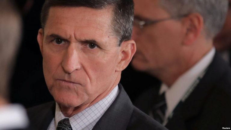 Flynn busca inmunidad para testificar sobre contactos con Rusia