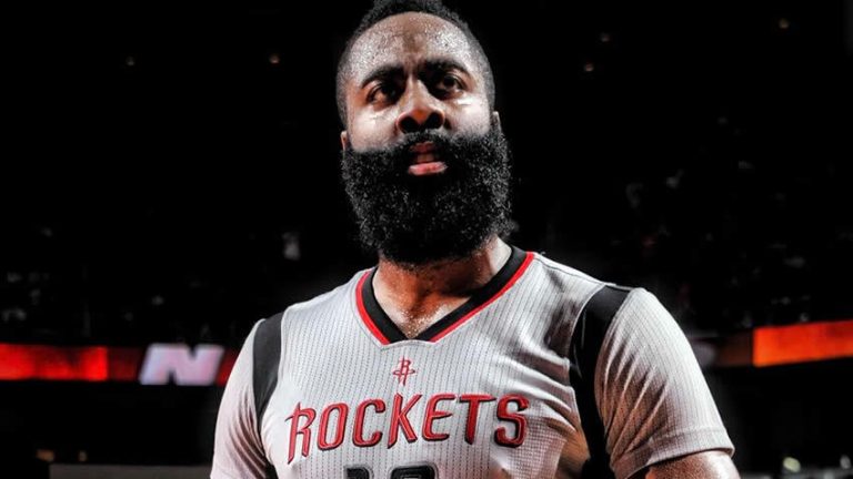 Harden superó a LeBron en el choque de los James