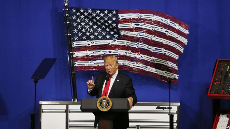 Trump ordena revisión del acuerdo nuclear con Irán