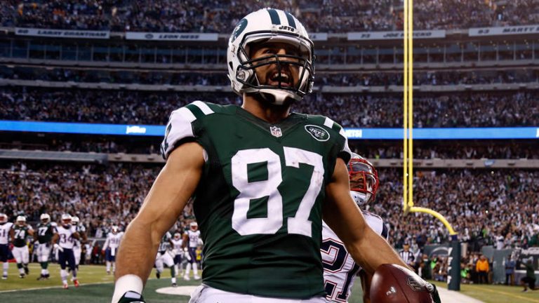 Erick Decker, nuevo WR de los Titans