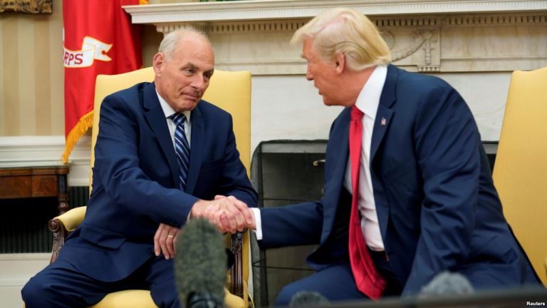 John Kelly presta juramento como jefe de Gabinete de la Casa Blanca