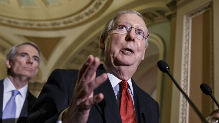 Republicanos tratan de aprobar versión reducida Obamacare