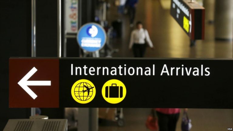 Encuesta: Mayoría en EE.UU. apoya veto migratorio