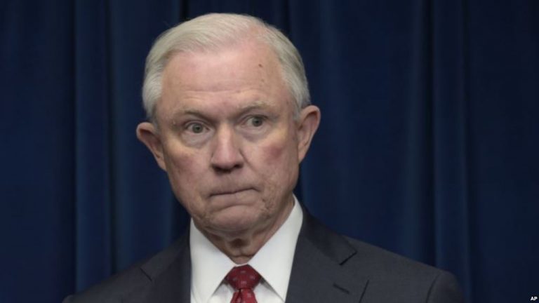 Departamento de Justicia aumenta presión sobre ciudades santuario