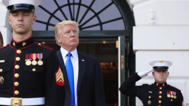 La advertencia de Donald Trump de que Corea del Norte podría enfrentar “fuego y furia como nunca antes fueron vistos” ha sido interpretada ampliamente como una amenaza respaldada por el poder destructivo del arsenal nuclear de Estados Unidos.  En caso de que el mensaje no hubiese sido los suficientemente claro, a la mañana siguiente el presidente se jactó de que las armas nucleares de Estados Unidos son “mucho más fuertes y más poderosas que nunca antes“.