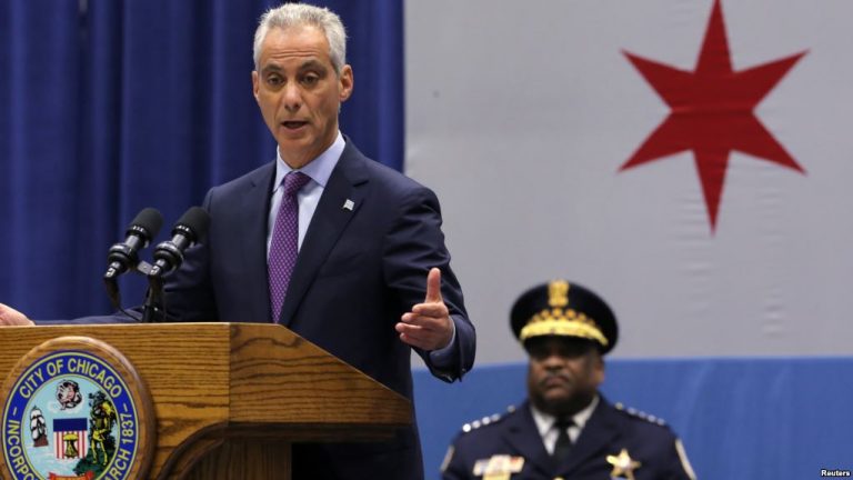 Alcalde de Chicago rechaza “chantaje” a ciudades santuario: demanda al gobierno