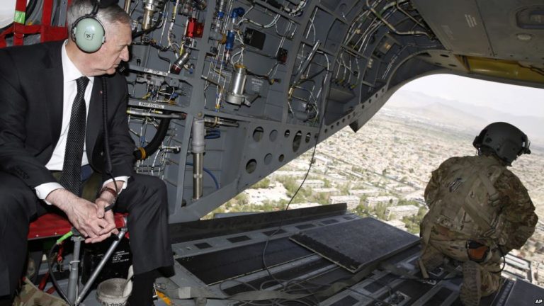 Equipo de seguridad de Trump considera opciones para Afganistán